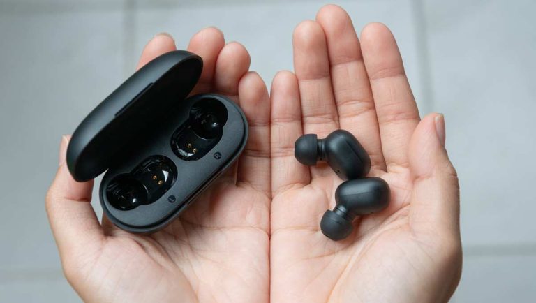 How To Use Noise Cancelling Earphones Singapore To Increase Your Productivity?